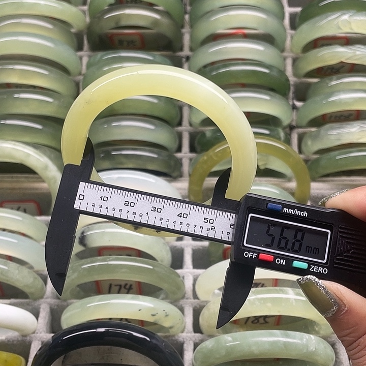 蛇纹石玉未镶嵌手镯191