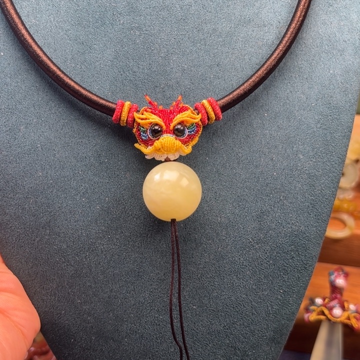 高***兴蛇纹石玉合金吊坠