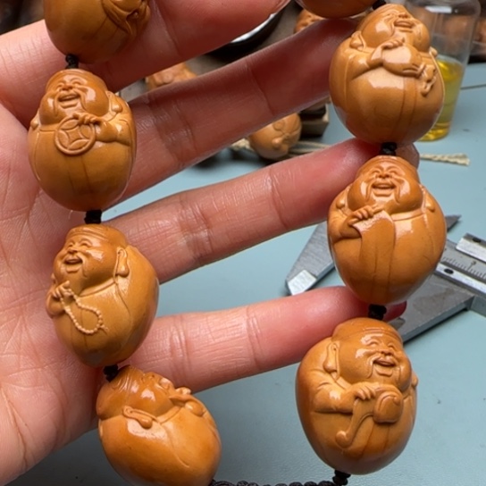 桃核吊坠橄榄雕工艺的