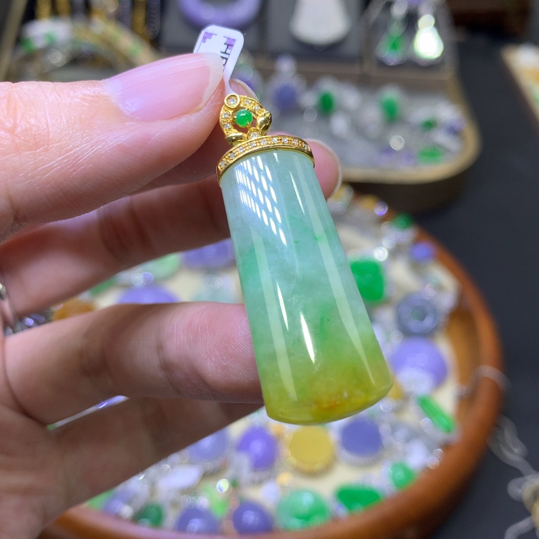 翡翠18K金镶嵌颈饰