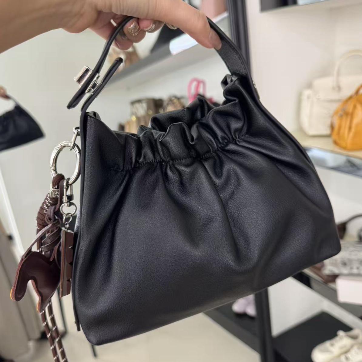 亮面款文艺风简约风肩包腋下包斜挎包手拎包磁扣纯色