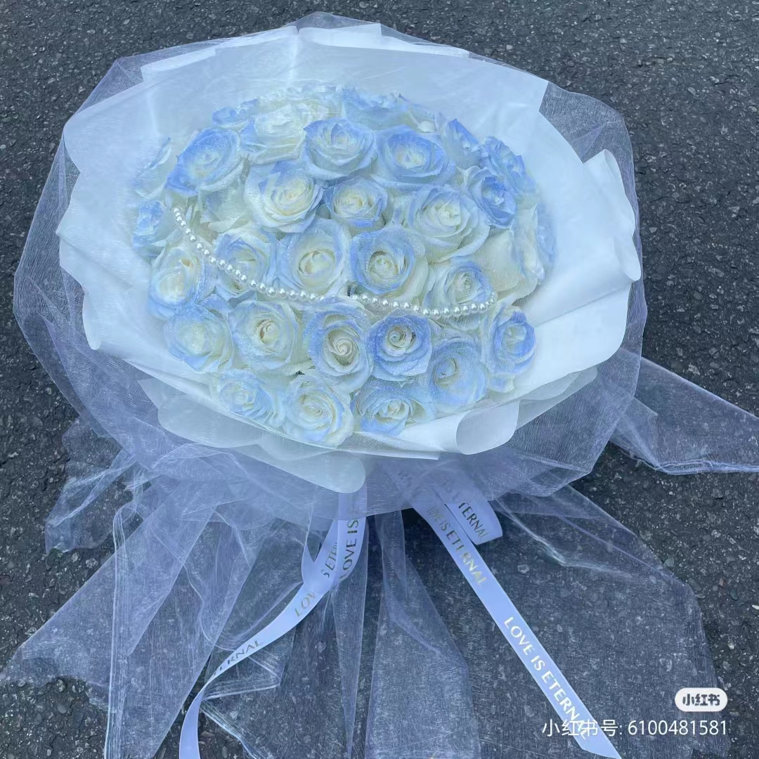 33朵碎冰蓝喷色玫瑰花束