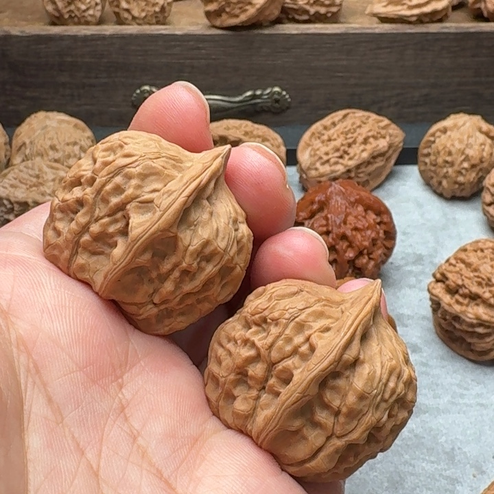 文玩核桃吊坠太行石墩瑕疵