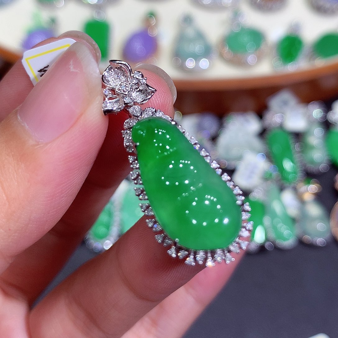 翡翠吊坠(不含链)18K金镶嵌