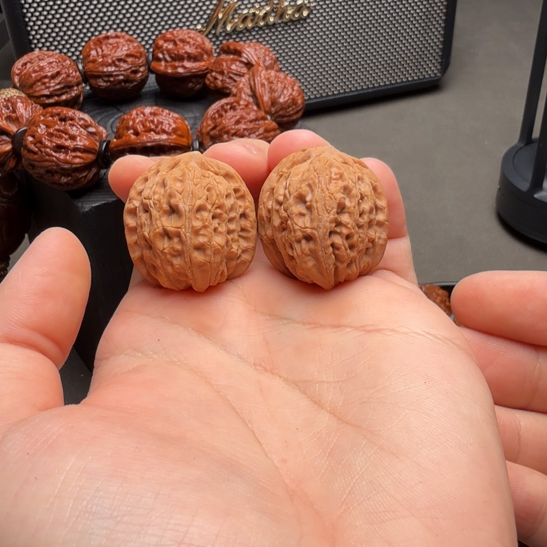 文玩核桃吊坠龙胆元宝3723