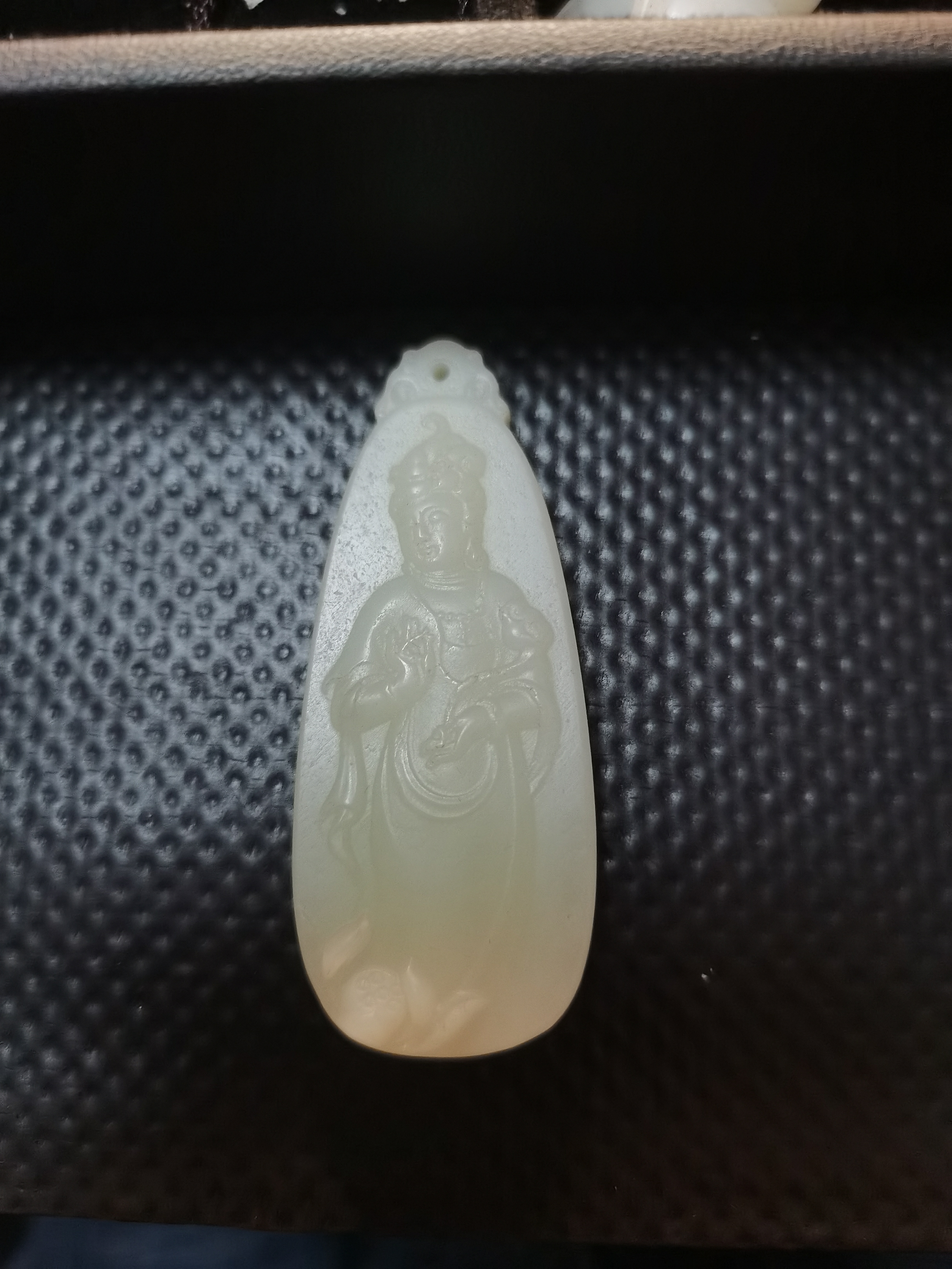 新疆和田玉吊坠。