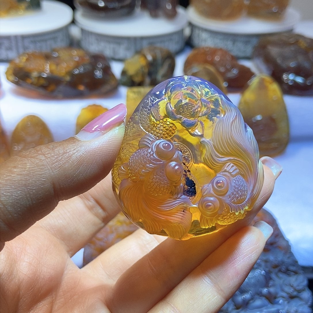 琥珀颈饰未镶嵌金鱼