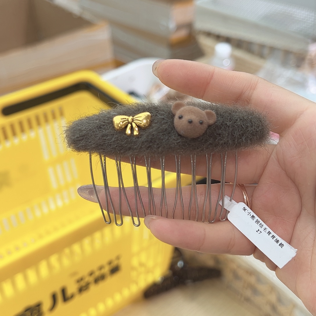皮质铁合金小熊插梳