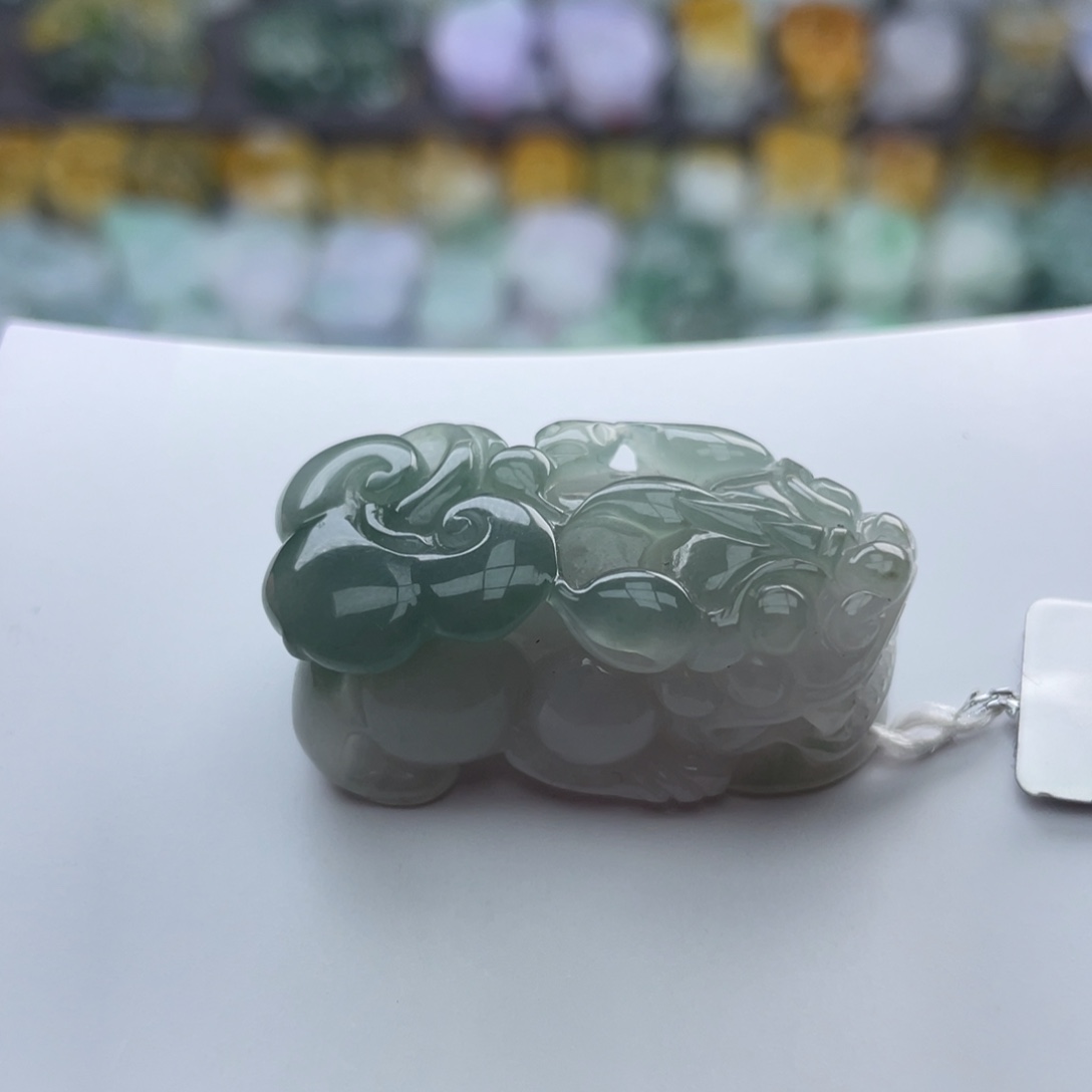 翡翠未镶嵌颈饰貔貅