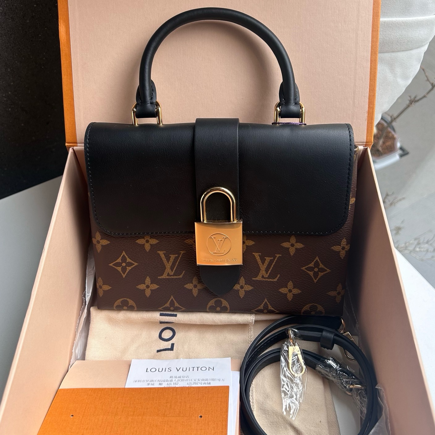 99新 LV Lv 路易威登  locky BB 芯片款 底长20