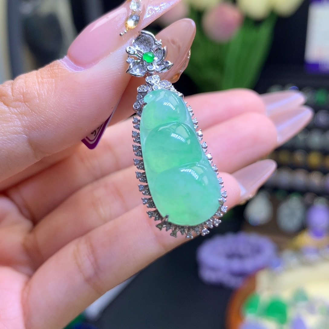 翡翠颈饰18K金镶嵌天然