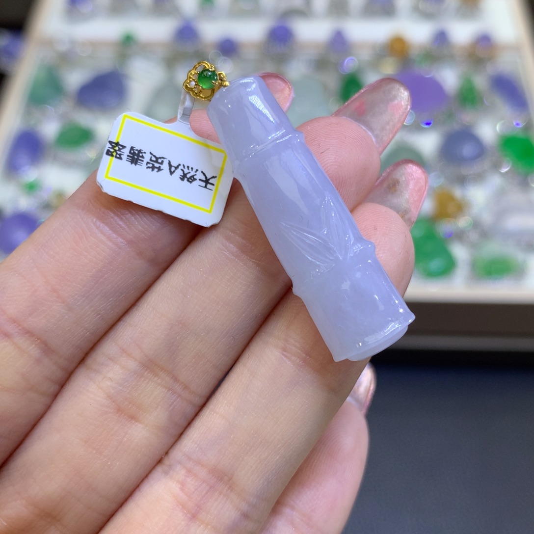 翡翠颈饰18K金镶嵌翡翠