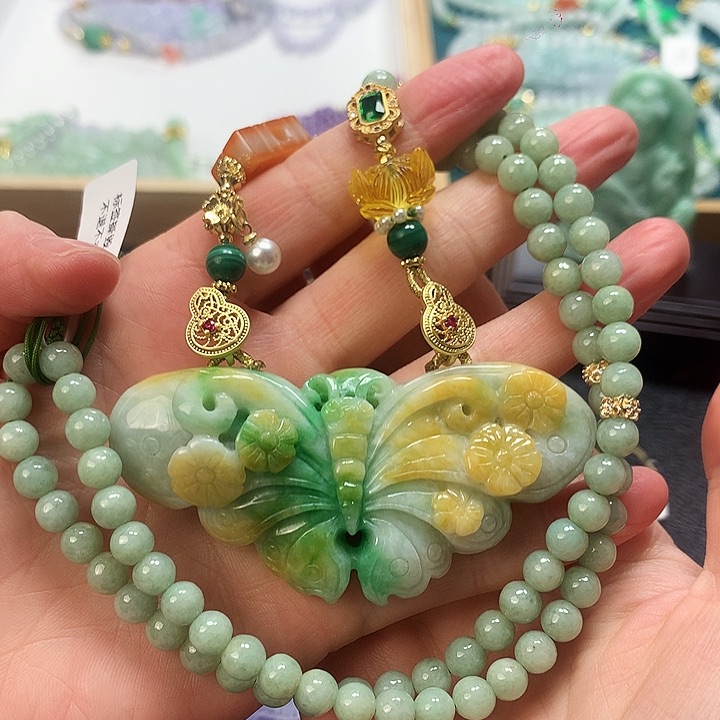 翡翠颈饰未镶嵌吊坠