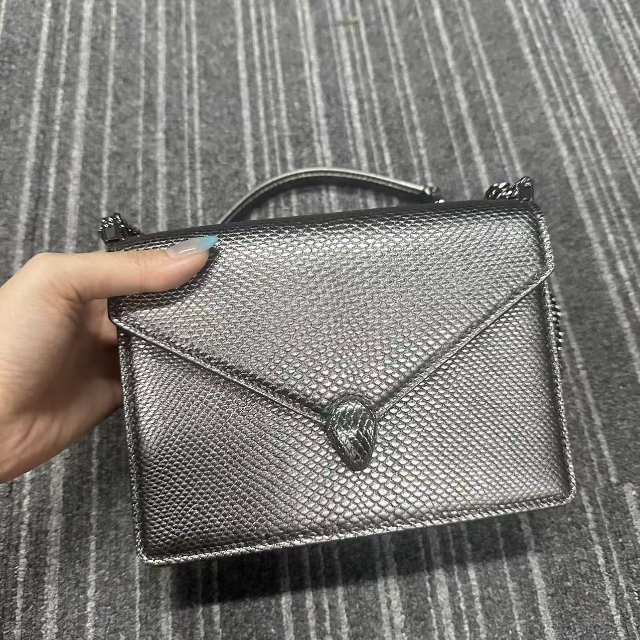 95新 BVLGARI/宝格丽 宝格丽黑色麟纹04004/二奢包包
