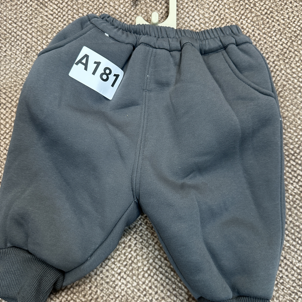 A181儿童灰色卫裤