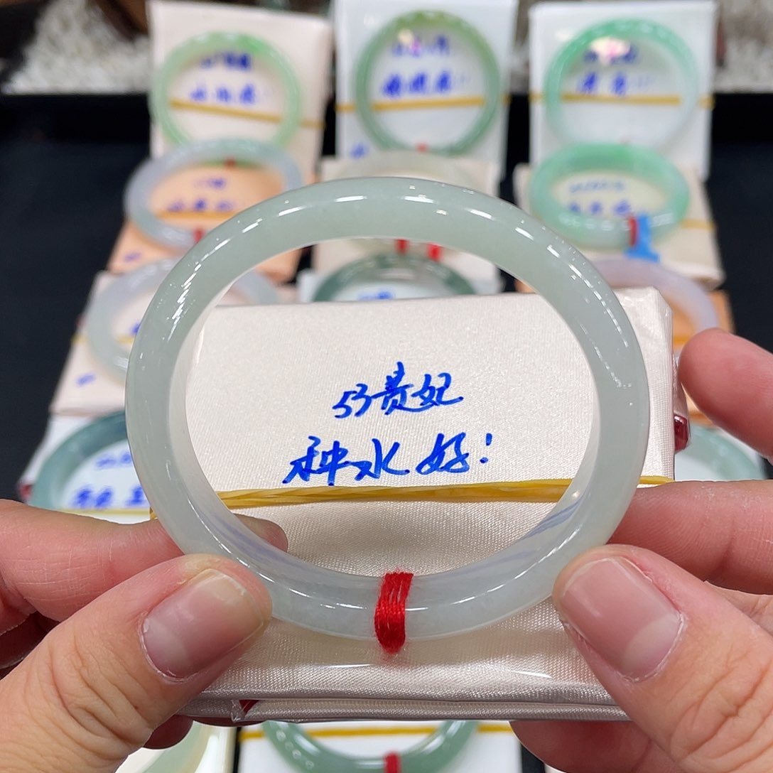 翡翠手镯未镶嵌缅甸翡翠天然翡翠