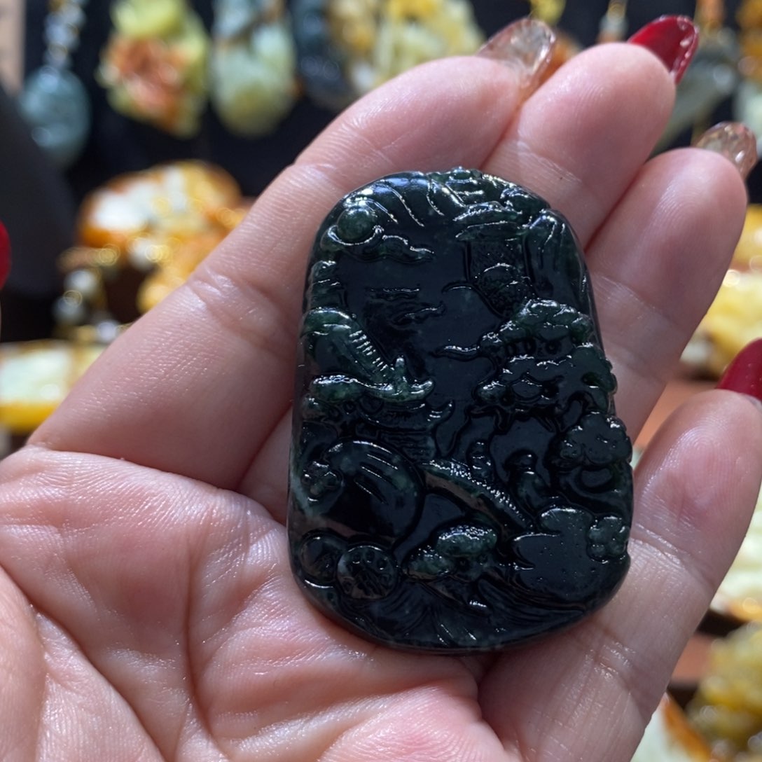 蛇纹石玉颈饰未镶嵌