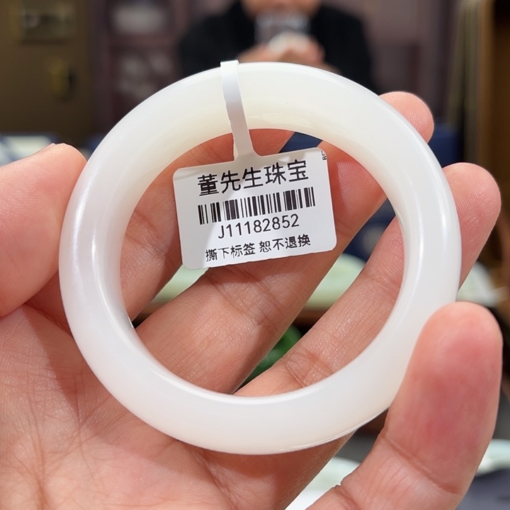说***葱和田玉（白玉）未镶嵌手镯
