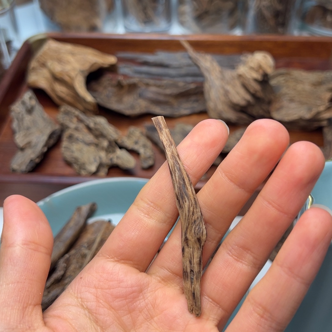 香料：越南中部沉水树心油2.1克