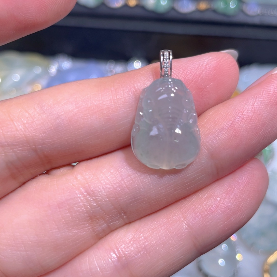 颈饰18K金镶嵌翡翠翡翠