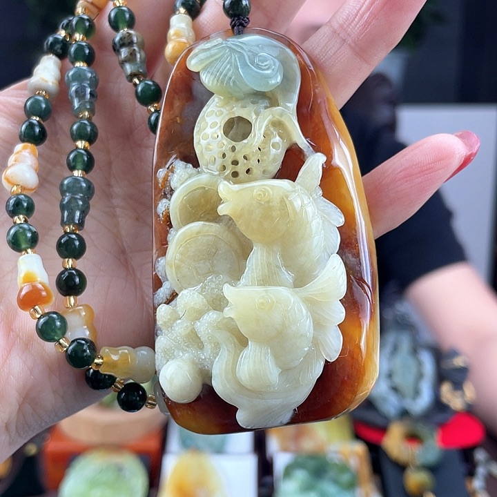蛇纹石玉未镶嵌颈饰