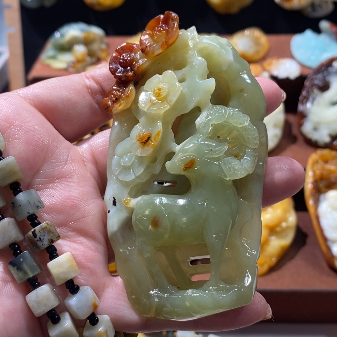 蛇纹石玉未镶嵌颈饰