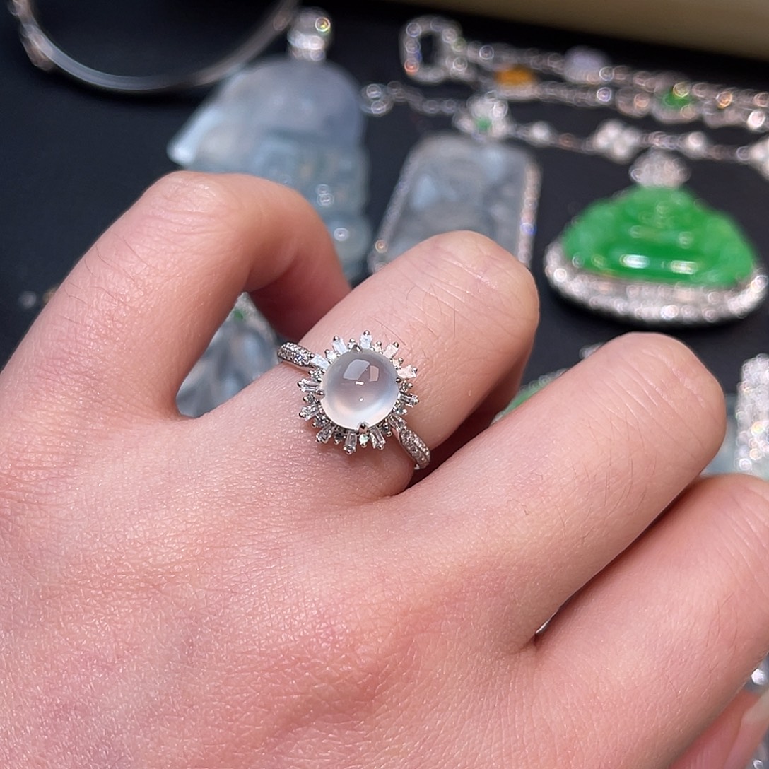 翡翠18K金镶嵌戒指蛋面