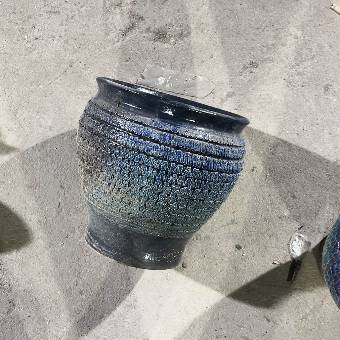 紫砂花盆花盆里的小