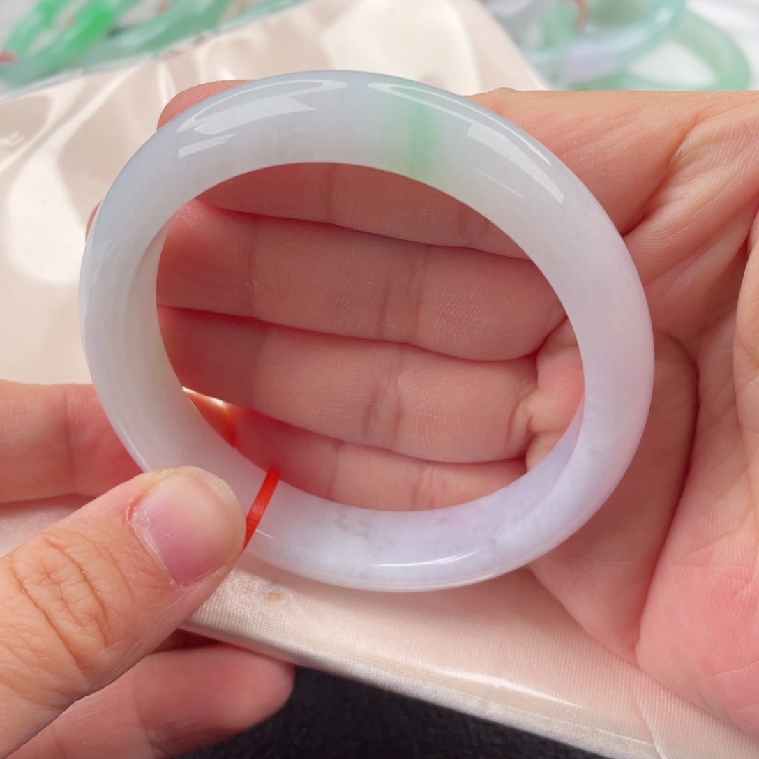 翡翠手镯未镶嵌56圈口