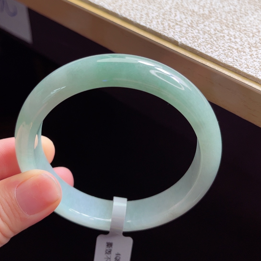 翡翠手镯未镶嵌手镯