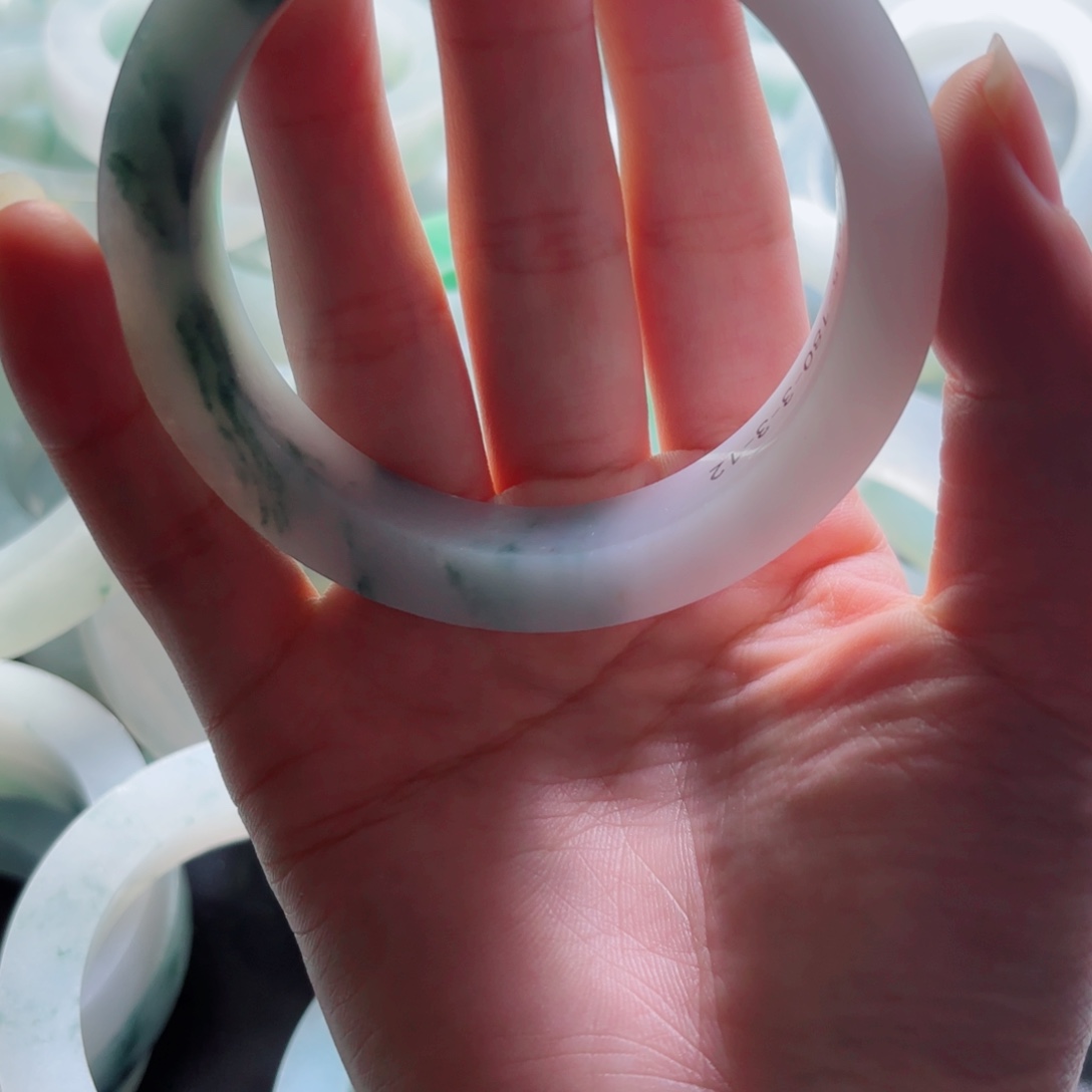 果***果定制翡翠未镶嵌不退不换