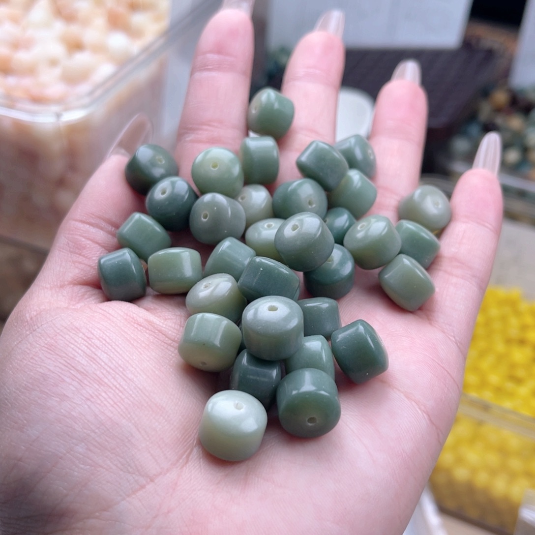白玉菩提吊坠z11.75mm108颗。微瑕金轮