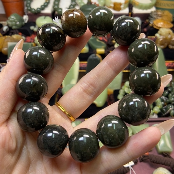 未镶嵌手串岫岩河磨玉（透闪石质玉）