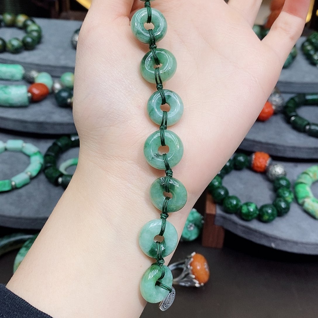 翡翠手链未镶嵌漂亮美眉