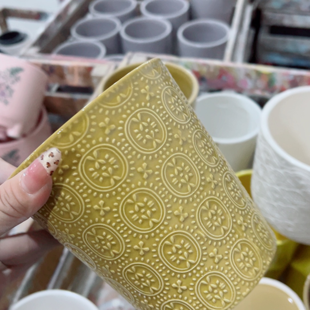有孔，陶瓷花盆满10米包邮发货。