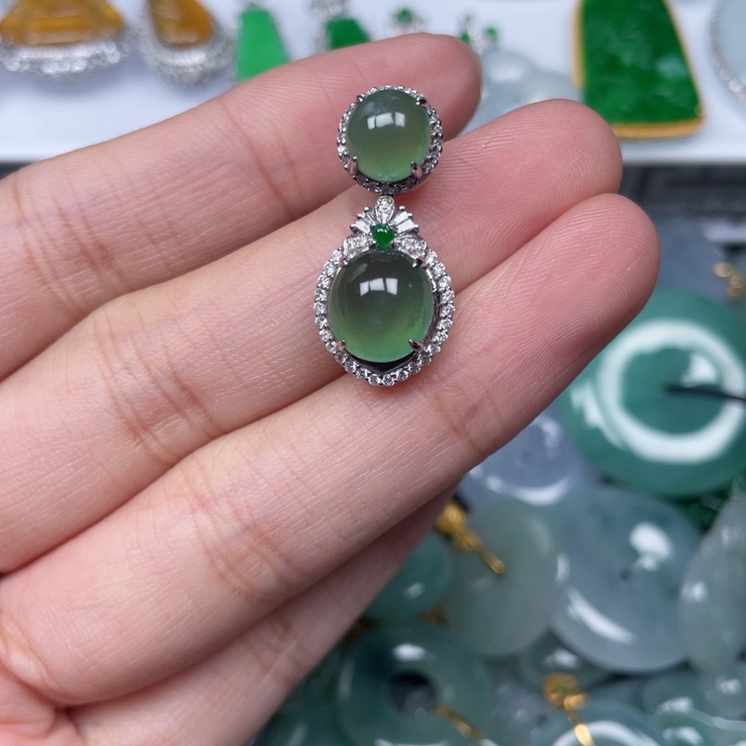 翡翠颈饰18K金镶嵌翡翠