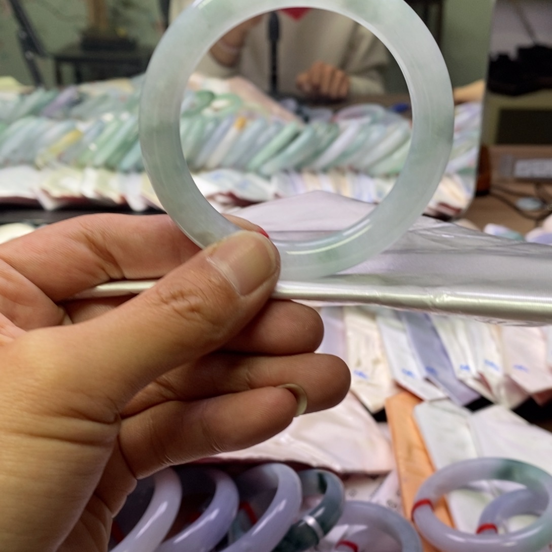 翡翠手镯未镶嵌圆条