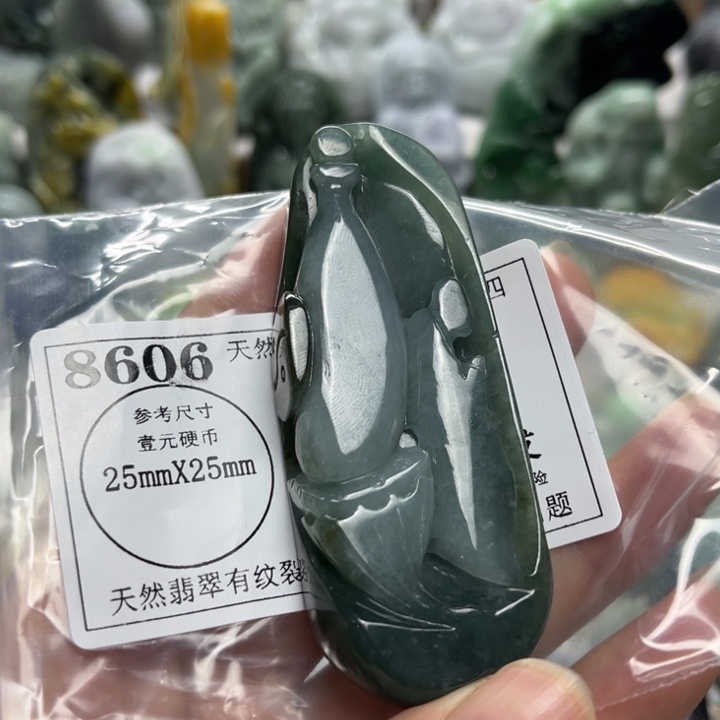 欣***E翡翠未镶嵌颈饰8606