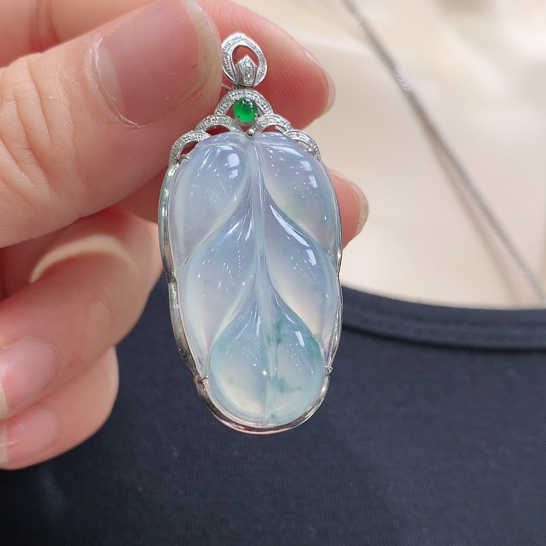 翡翠18K金镶嵌颈饰叶子