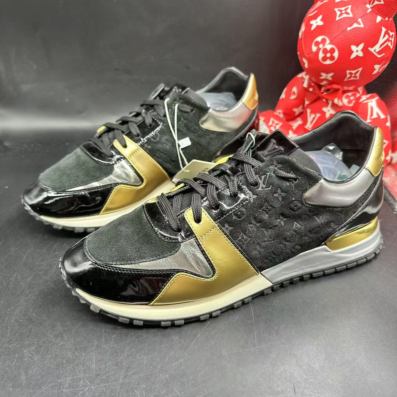 95新 LouisVuitton/路易威登 黑金老花运动鞋40欧码lz103