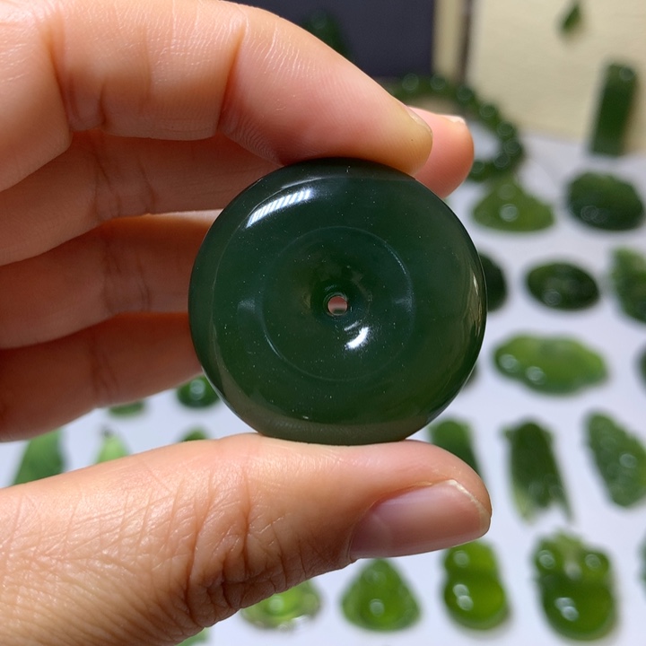 岫玉未镶嵌吊坠吊坠