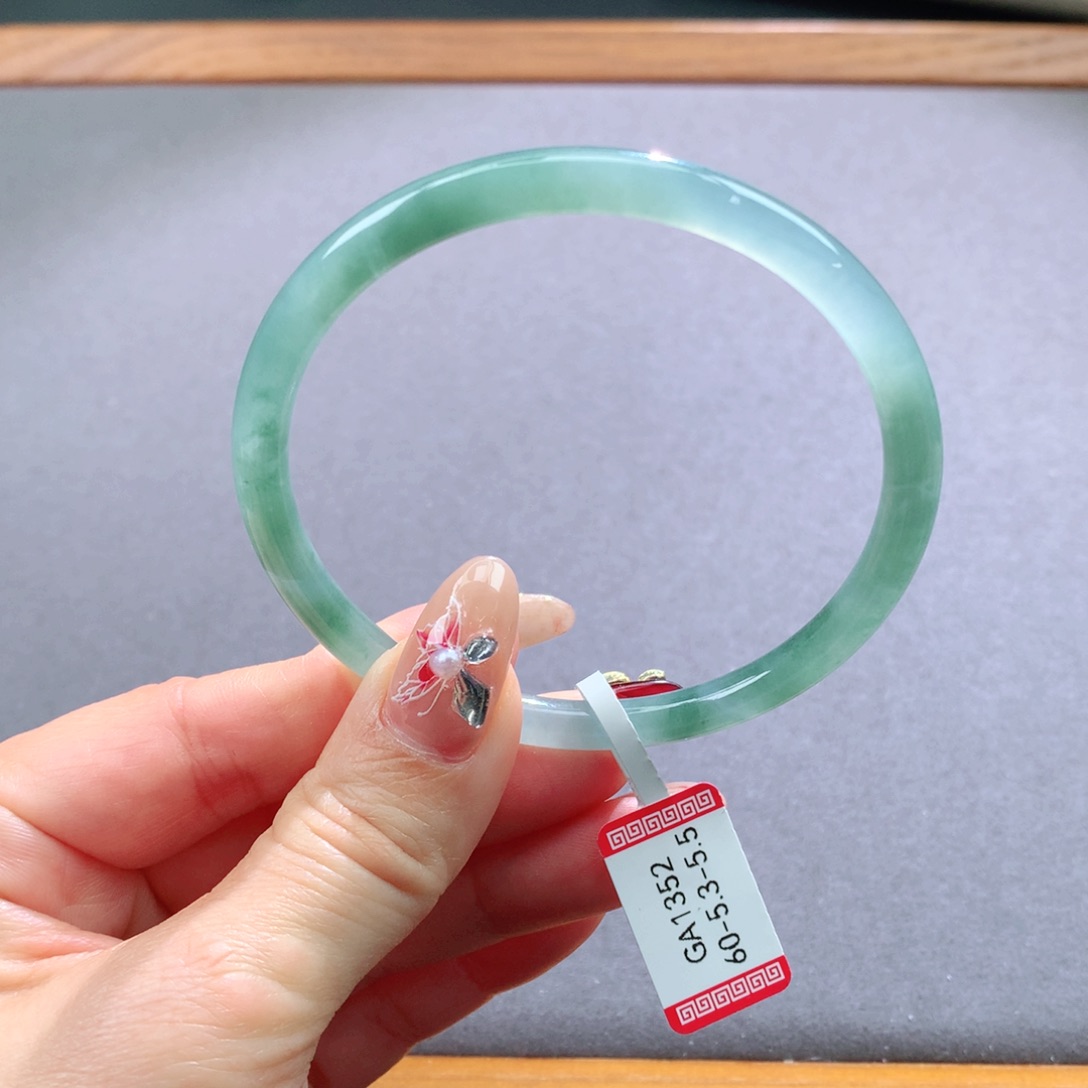 翡翠手镯未镶嵌天然翡翠手镯叮当镯