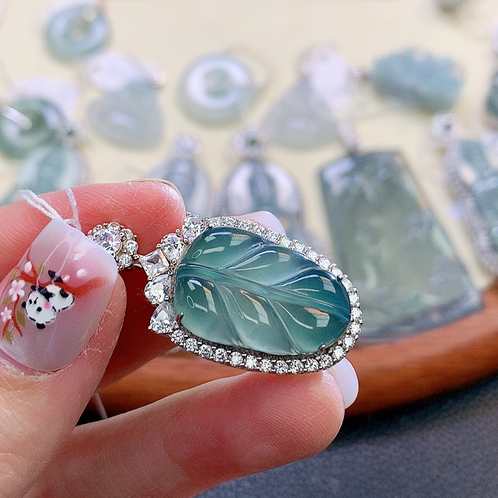 翡翠颈饰银S925镶嵌翡翠