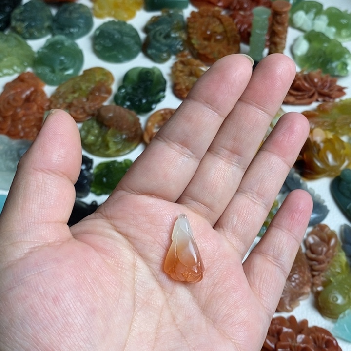 蛇纹石玉颈饰未镶嵌?****C