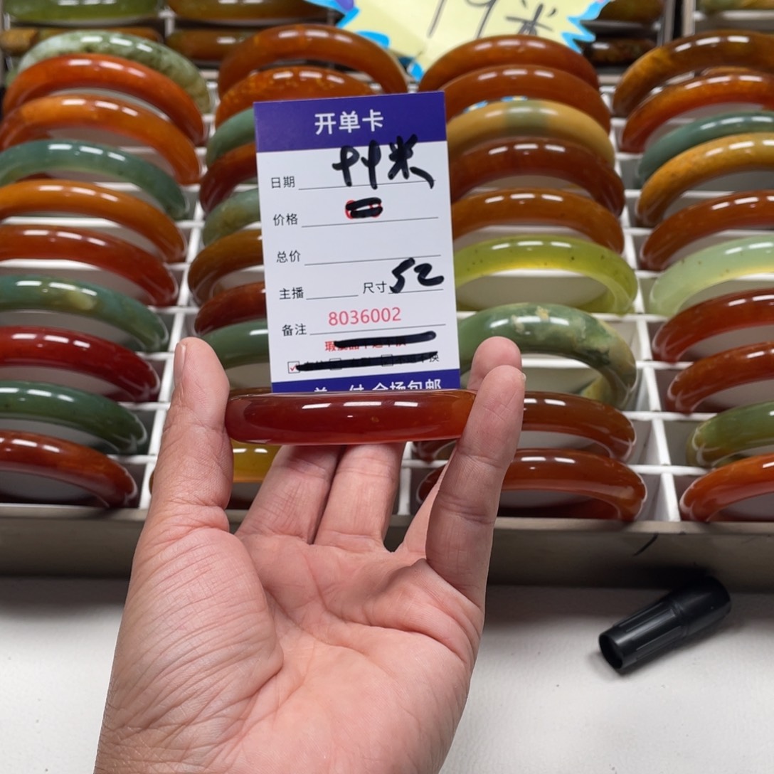 蛇纹石玉手镯未镶嵌炫