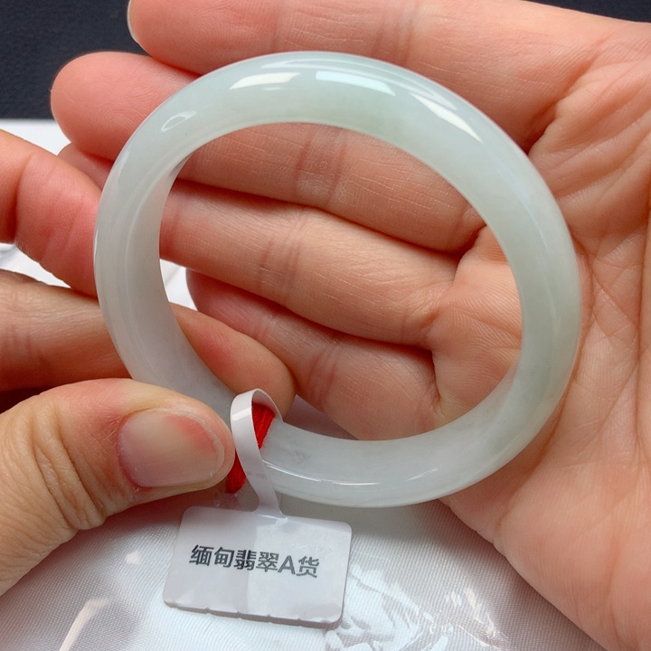 翡翠手镯未镶嵌51圈