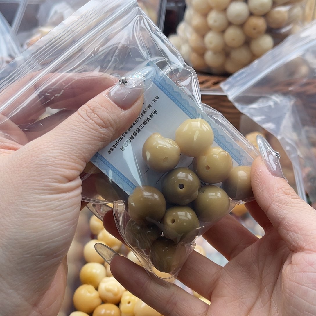 白玉菩提吊坠一****在b微瑕18mm/15颗