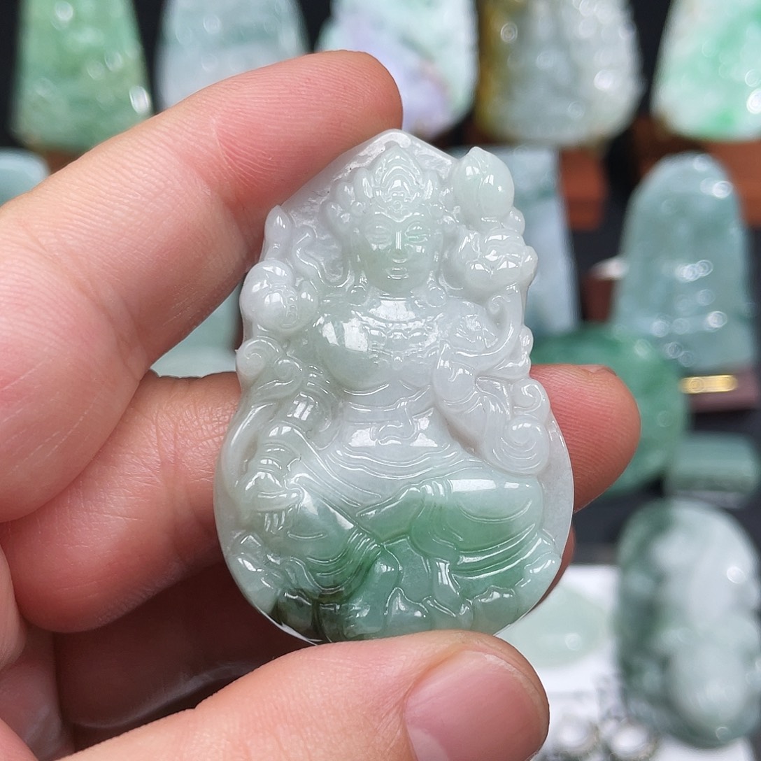 翡翠未镶嵌颈饰大势至