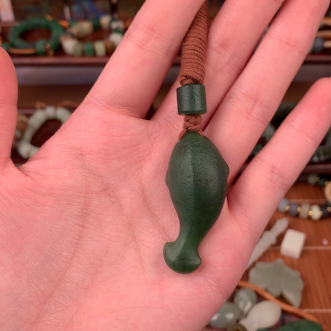 和田玉（糖玉）未镶嵌颈饰何*缓