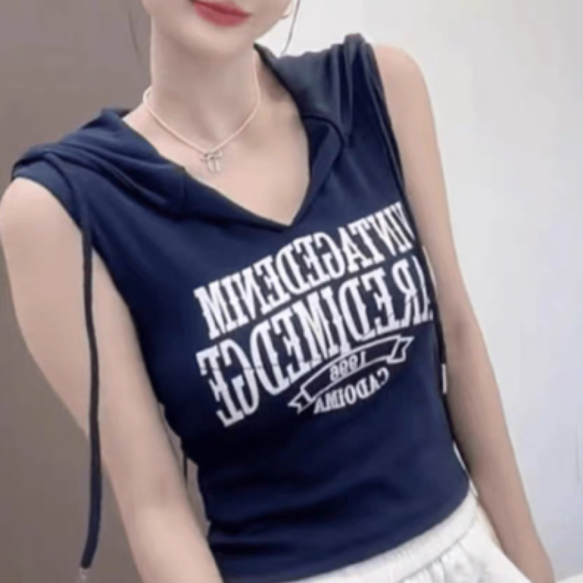 妞总家251印花连帽字母百搭无袖夏季极简风常规抽绳韩版T恤